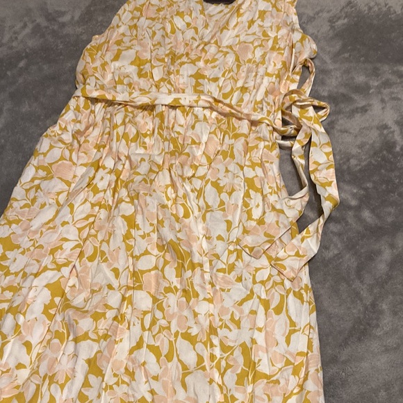NWT Ava & Viv Midi Dress V-Neck Sleeveless Floral Yellow Woman 2X Shark Bite Hem - Picture 7 of 10